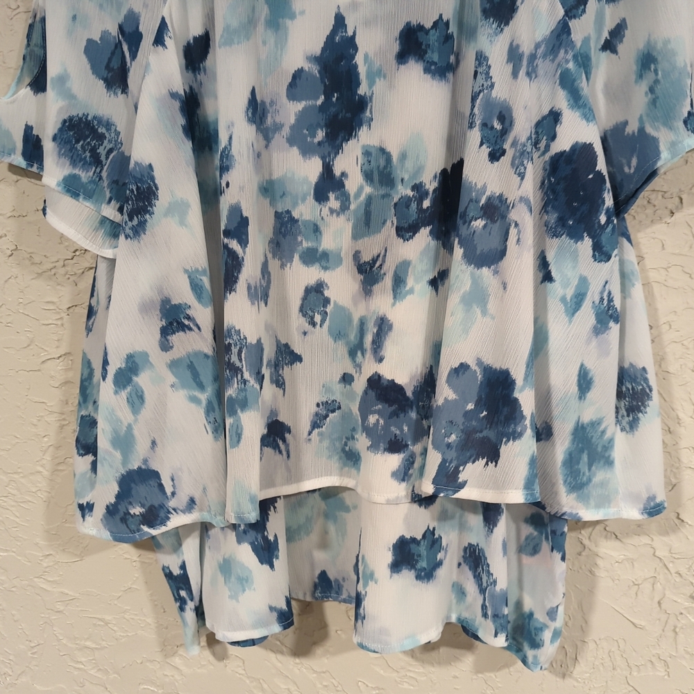 Juicy Couture Blue & White Floral Cold Shoulder Shortsleeve Blouse - Women's XXL - Picture 6 of 14